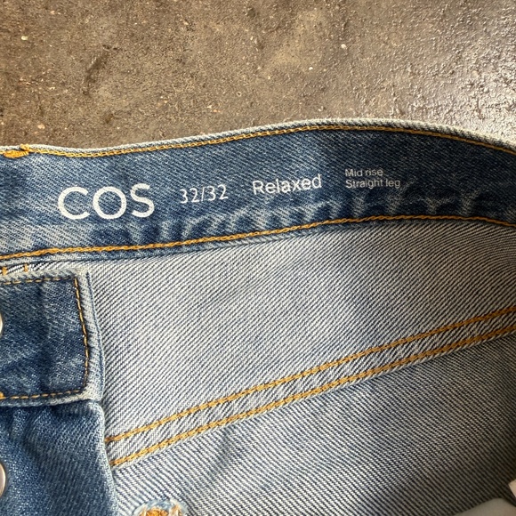 120$ Cos 32 X 32 Relaxed Mid Rise Straight Leg - Picture 10 of 11